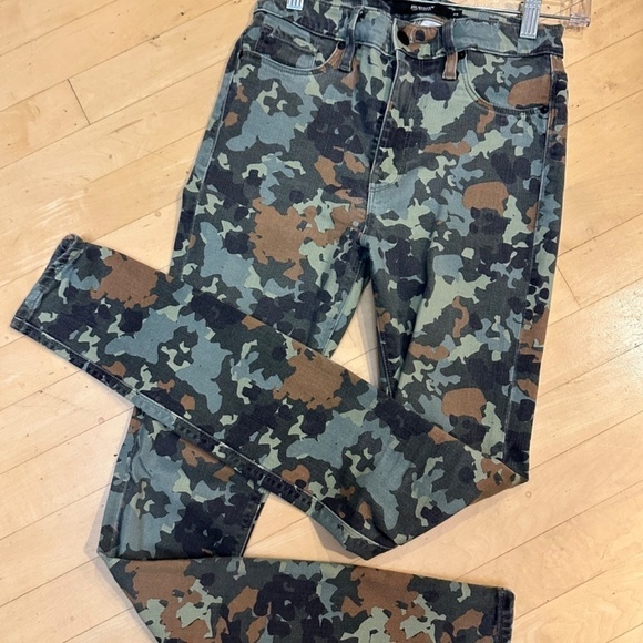 HUDSON Barbara Super Skinny hi rise camo print jeans, 25. CB 2157 - Picture 3 of 6